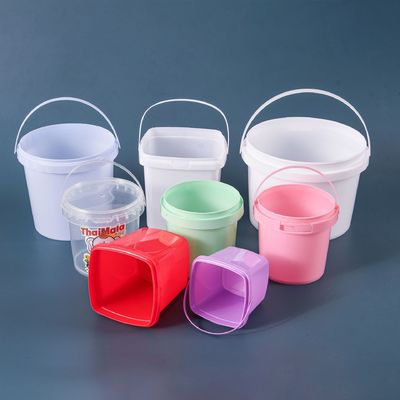 Customize baldes redondos de plástico de 1L 2L 3L 4L 5L com tampa e alça para armazenamento de alimentos