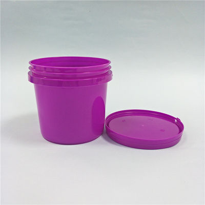 Um balde de doces durável de 1 litro, de 32 oz, de palhaço impresso, de plástico, com tampa e alça.