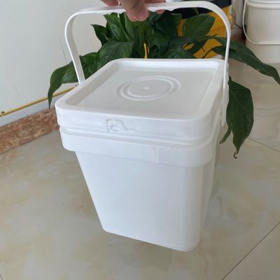 Barril de plástico quadrado com tampa e alça
