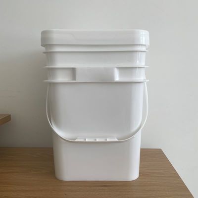 Baldes de plástico quadrados de 20L e 25L com alça e tampa para estrume, alimentos para animais de estimação, grãos de café e nozes