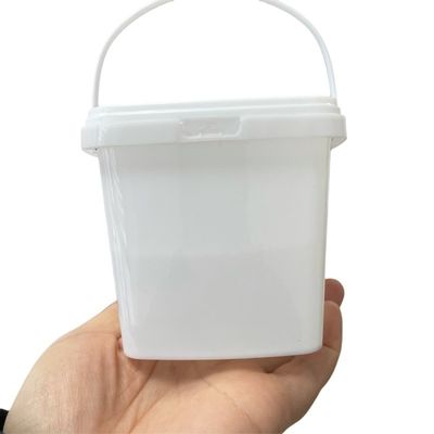 Mantenha suas ferramentas bem armazenadas com este balde de plástico transparente e vedação selada