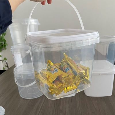 Mantenha suas ferramentas bem armazenadas com este balde de plástico transparente e vedação selada