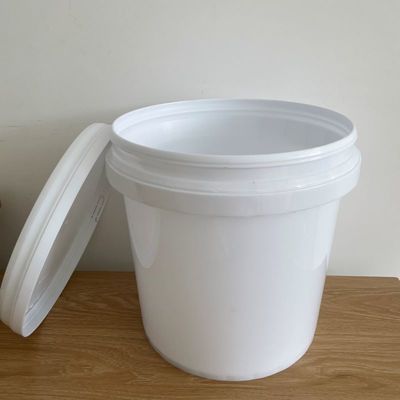 Balde de plástico de PP branco de 8L personalizado com tampa e alça de material resistente a produtos químicos